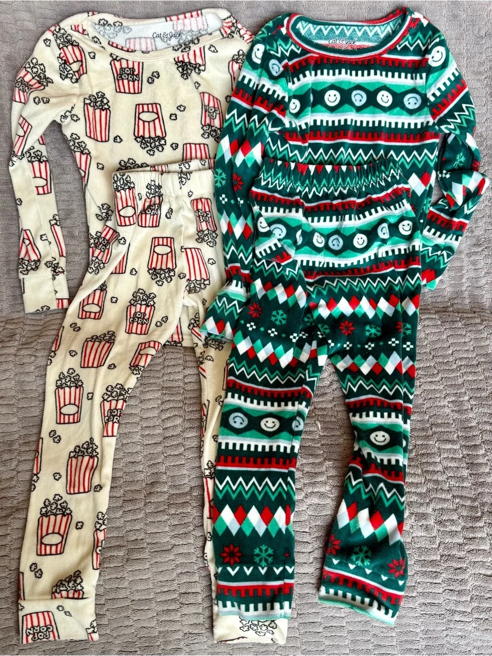 Cat & Jack Cream Popcorn & Green Holiday Patterned Kids Pajama Set